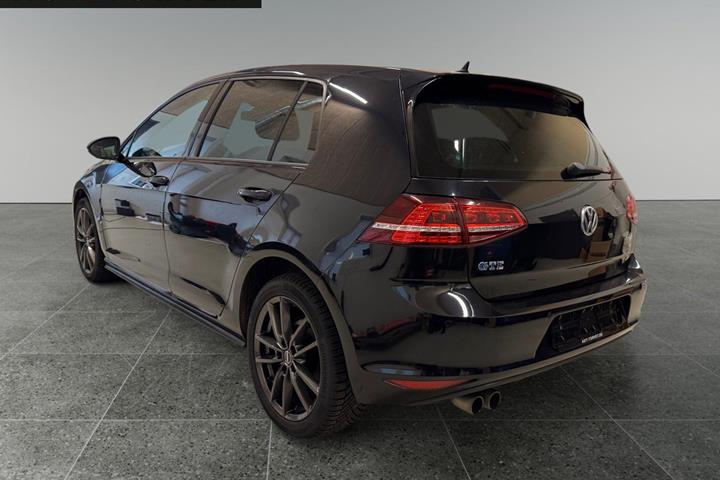 Sort VW Golf VII fra 2015