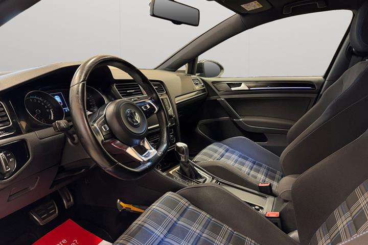 Sort VW Golf VII fra 2015