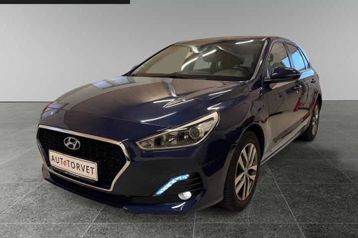 Blå Hyundai i30 fra 2019 set udefra
