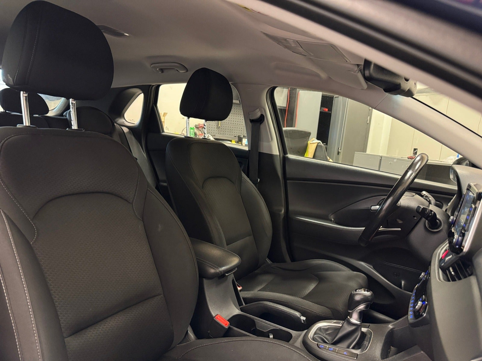 Blå Hyundai i30 fra 2019