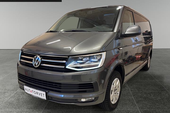 Sort VW Transporter fra 2016 set udefra