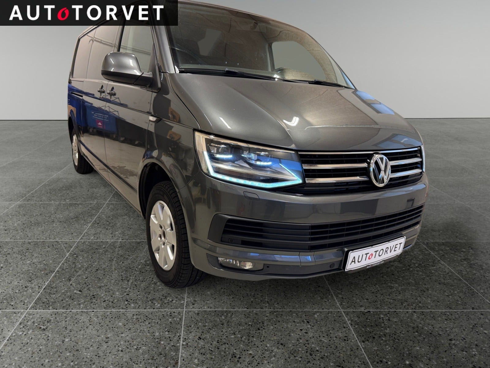 Sort VW Transporter fra 2016