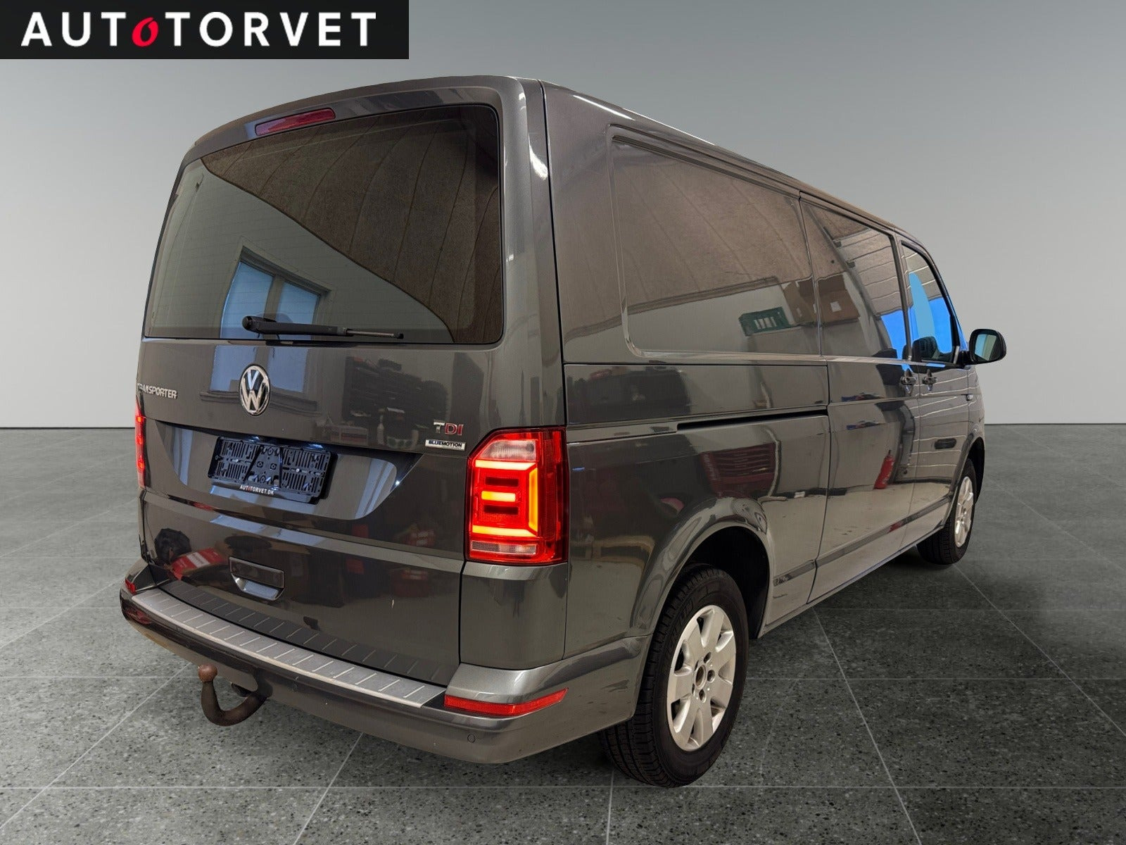 Sort VW Transporter fra 2016