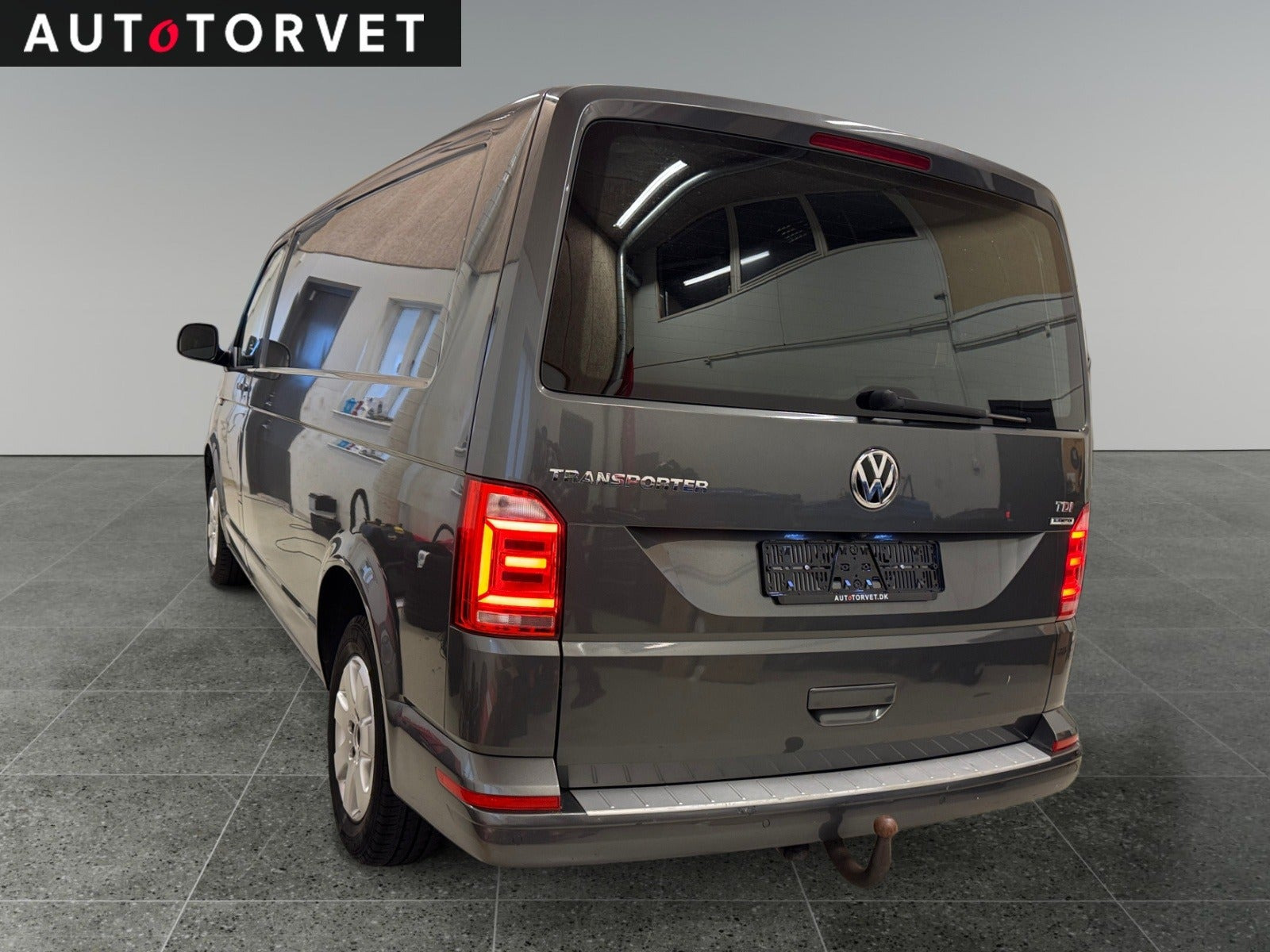 Sort VW Transporter fra 2016
