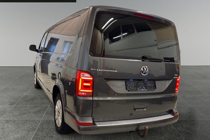 Sort VW Transporter fra 2016