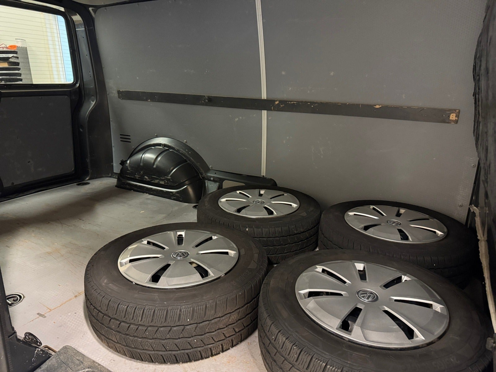 Sort VW Transporter fra 2016