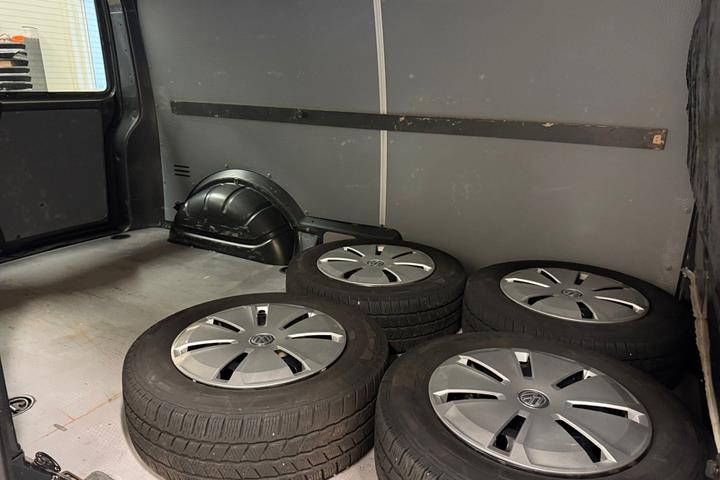 Sort VW Transporter fra 2016