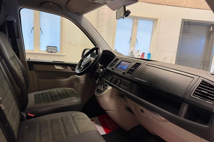 Sort VW Transporter fra 2016
