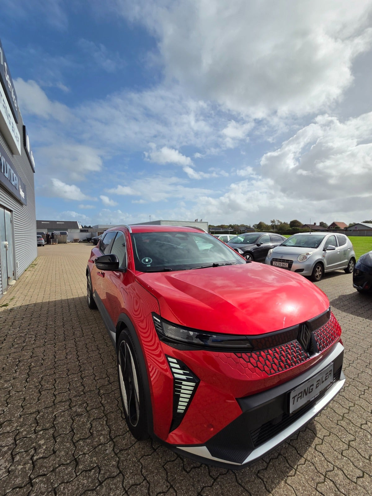 Grå Renault Scenic E-Tech fra 2025
