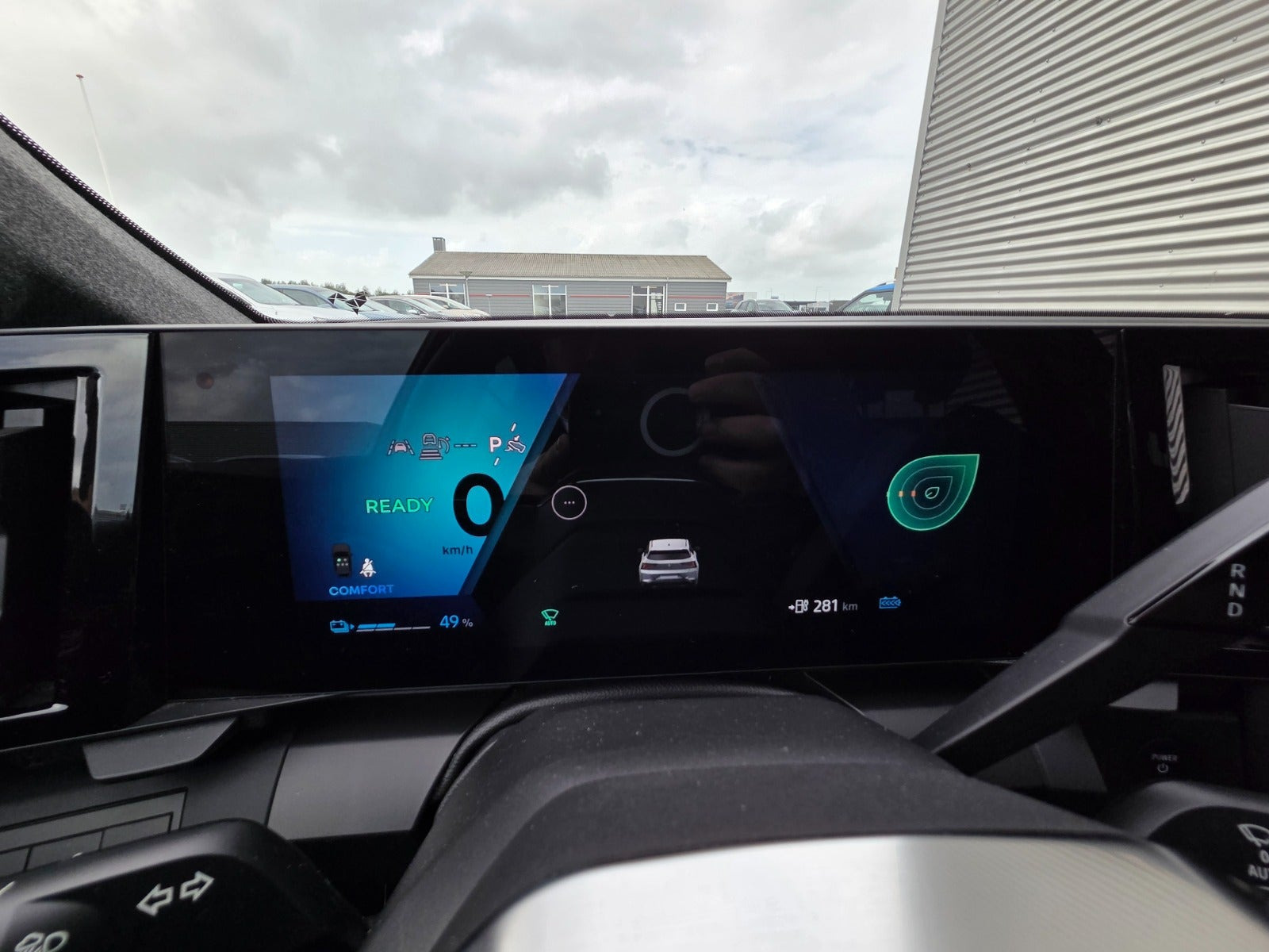 Grå Renault Scenic E-Tech fra 2025