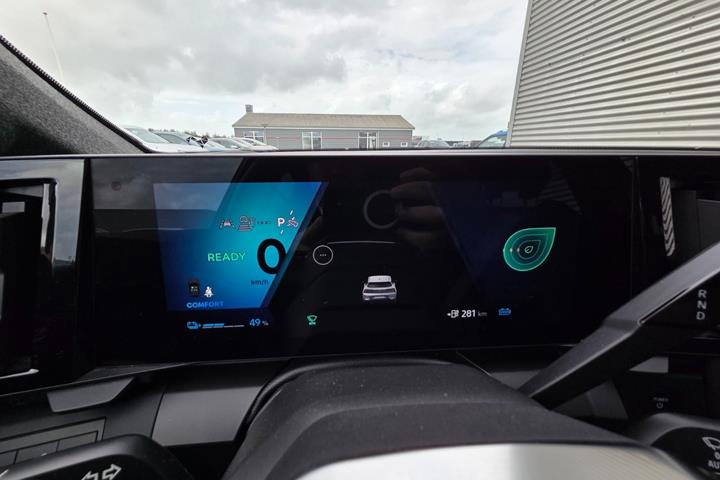 Grå Renault Scenic E-Tech fra 2025
