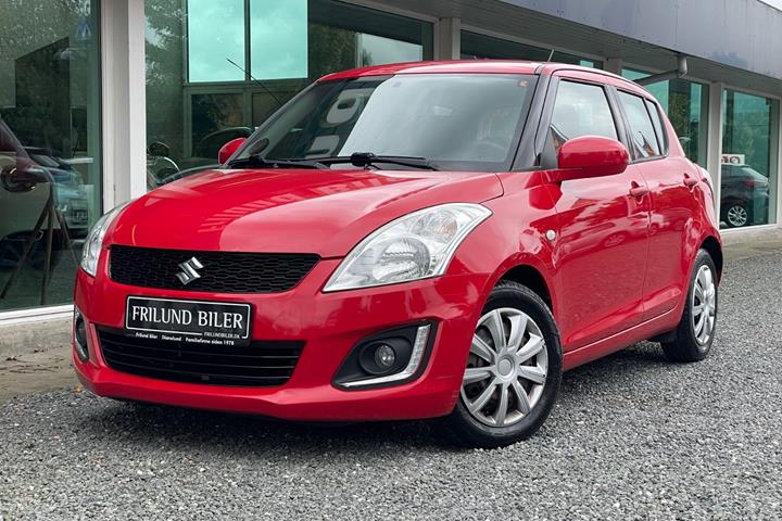 Rød Suzuki Swift fra 2014