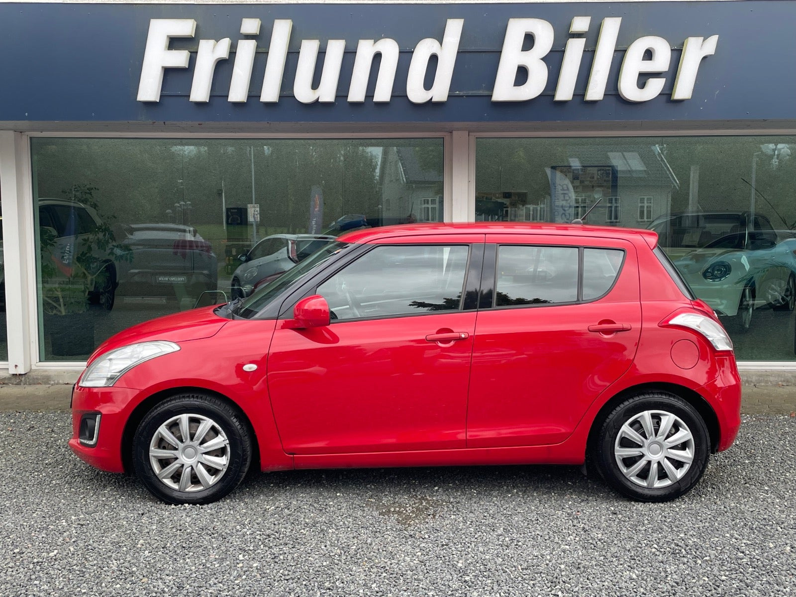 Rød Suzuki Swift fra 2014