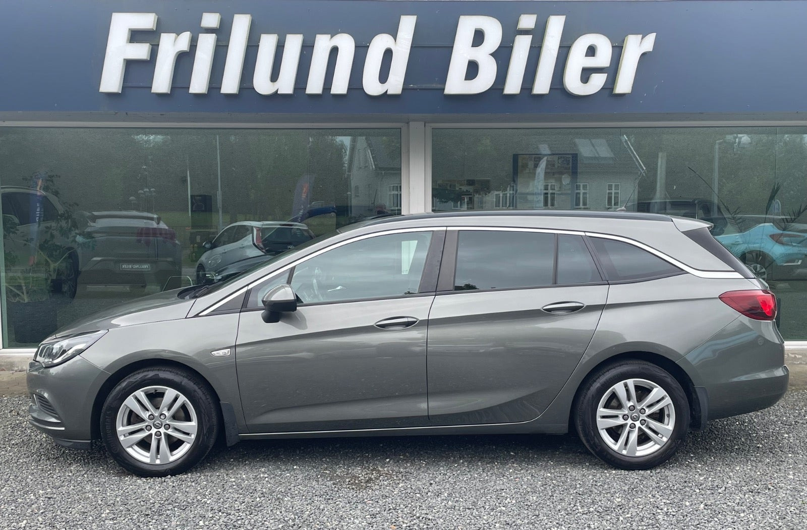 Grå Opel Astra fra 2019
