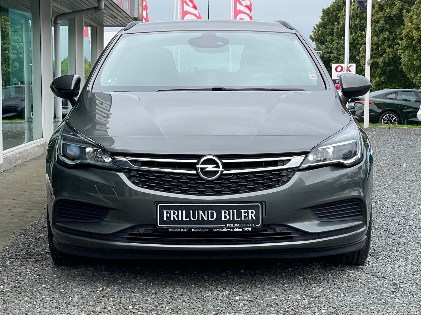 Grå Opel Astra fra 2019