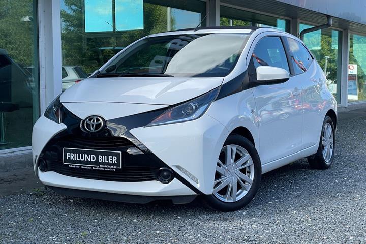 Hvid Toyota Aygo fra 2015