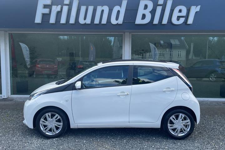 Hvid Toyota Aygo fra 2015