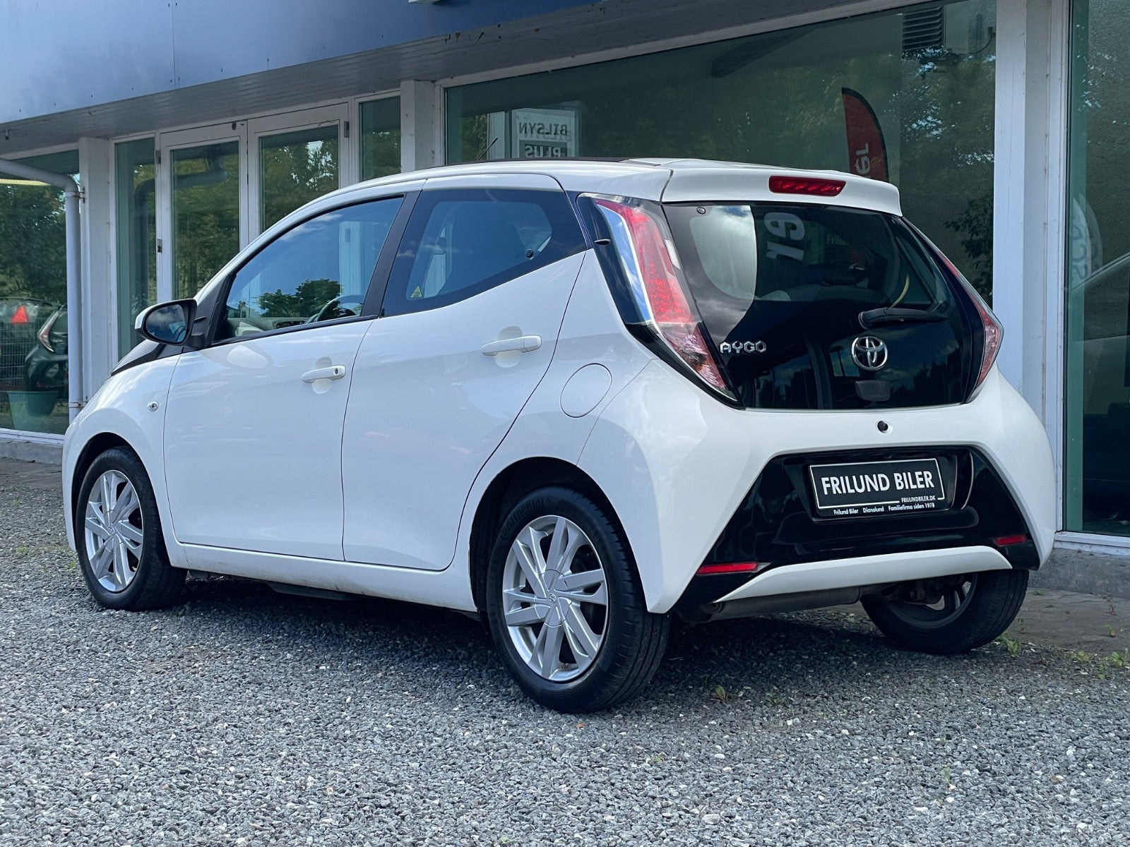 Hvid Toyota Aygo fra 2015