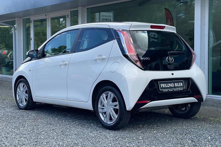 Hvid Toyota Aygo fra 2015