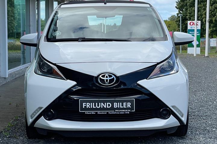 Hvid Toyota Aygo fra 2015