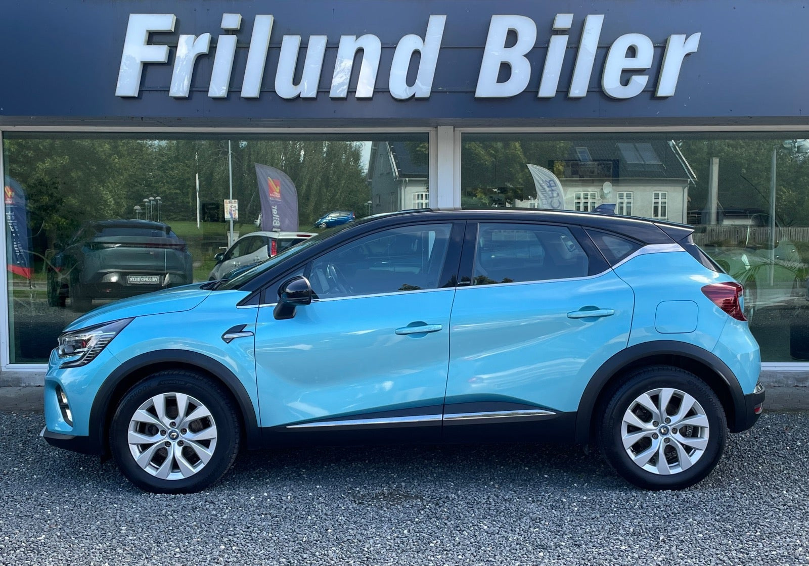 Blå Renault Captur fra 2020