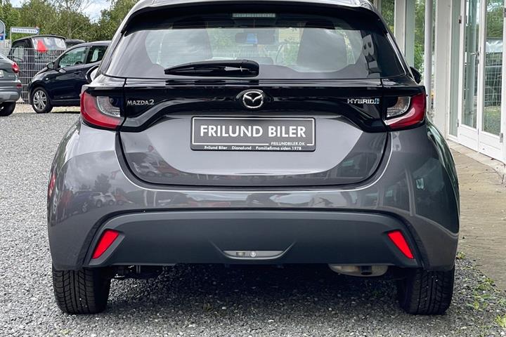 Grå Mazda 2 fra 2022