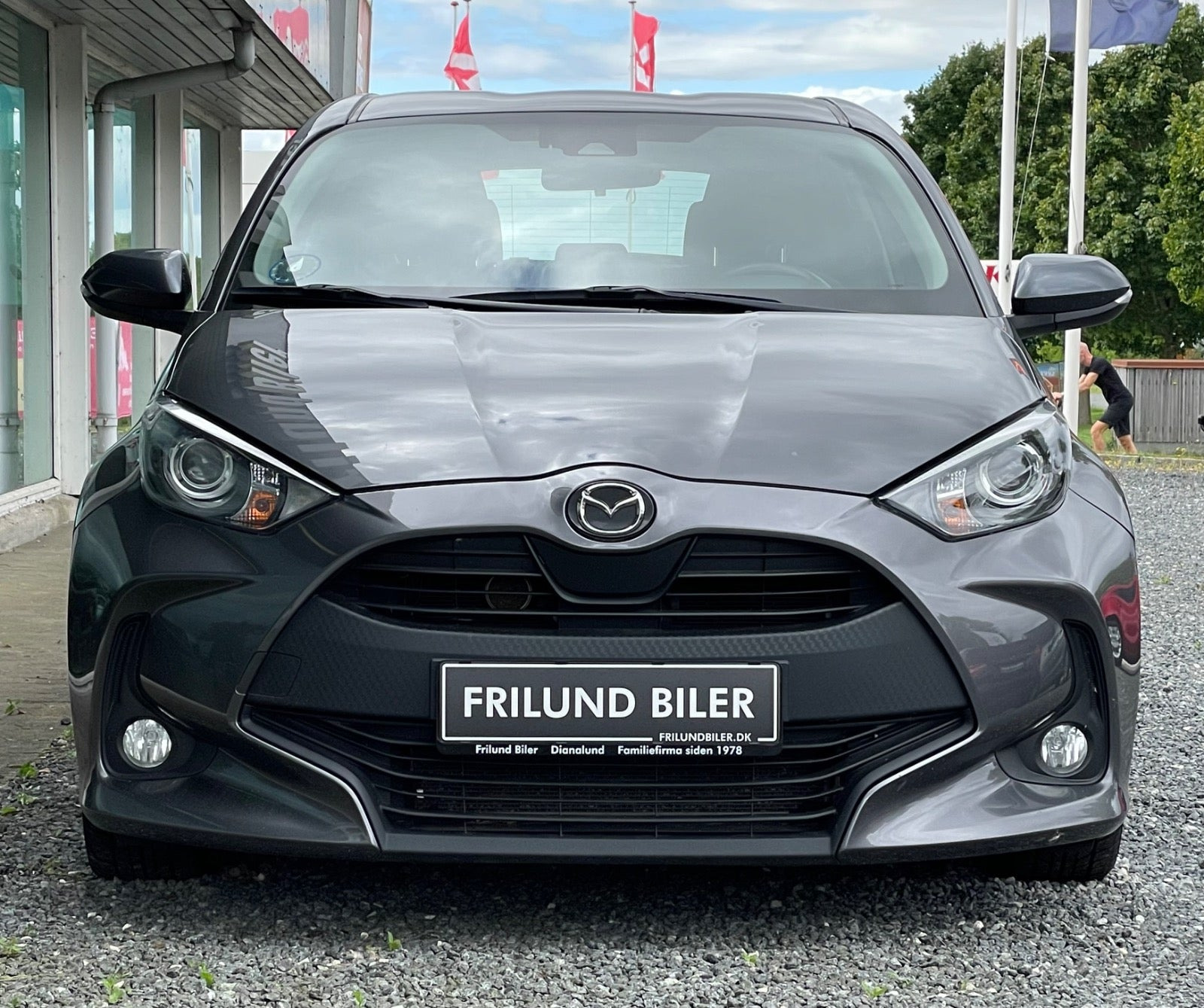 Grå Mazda 2 fra 2022