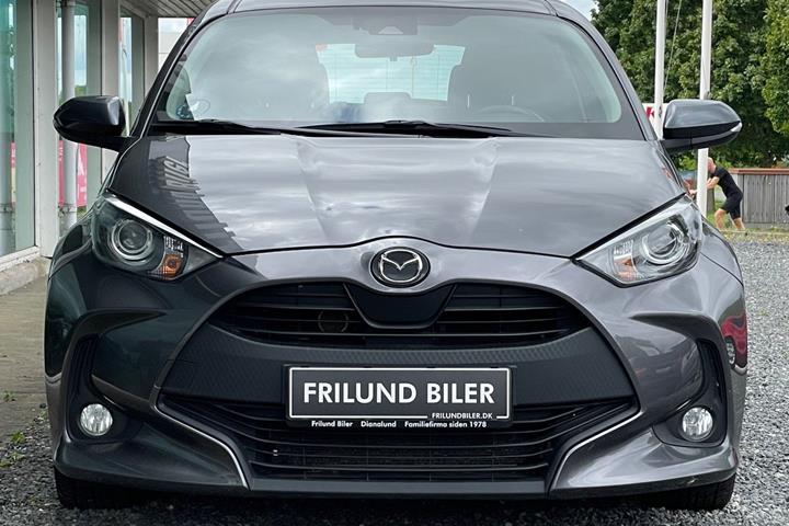Grå Mazda 2 fra 2022