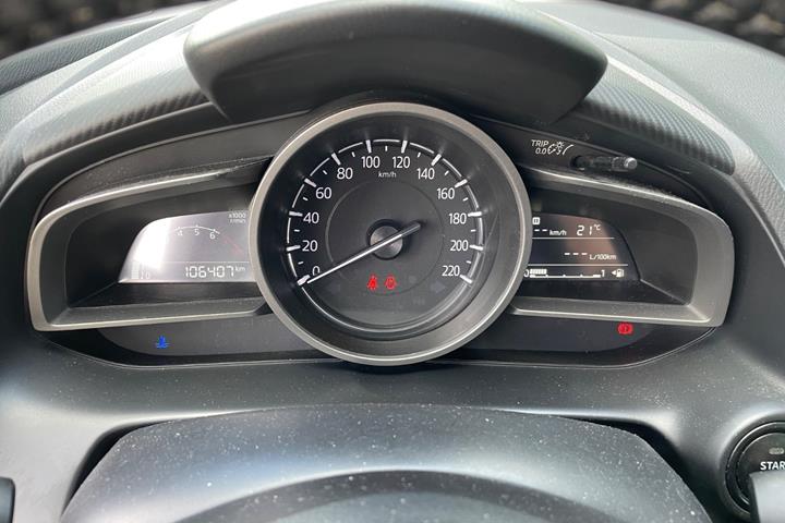 Sort Mazda 2 fra 2018