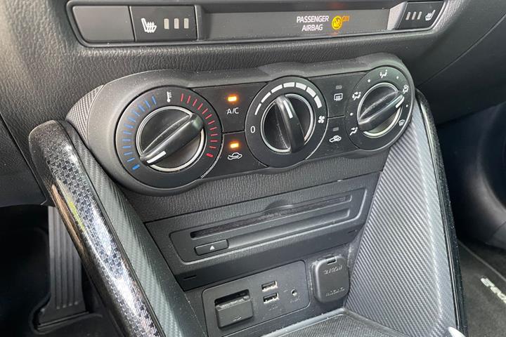 Sort Mazda 2 fra 2018