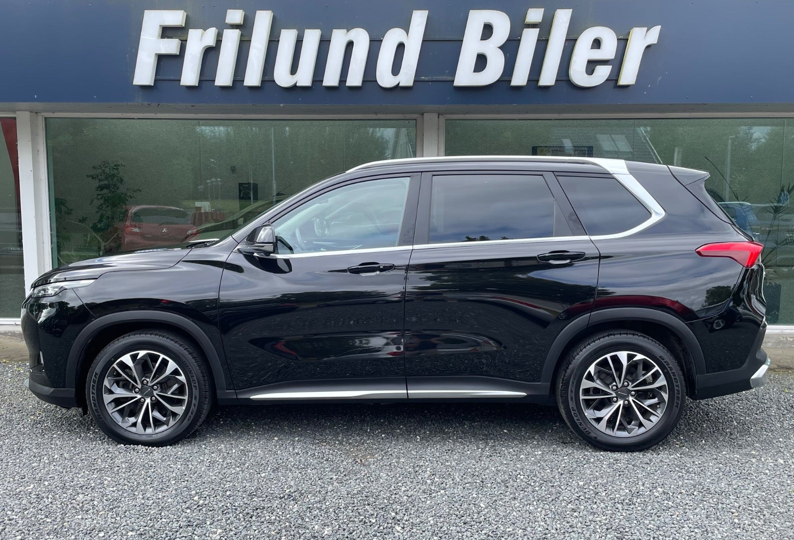 Sort Maxus Euniq6 fra 2022