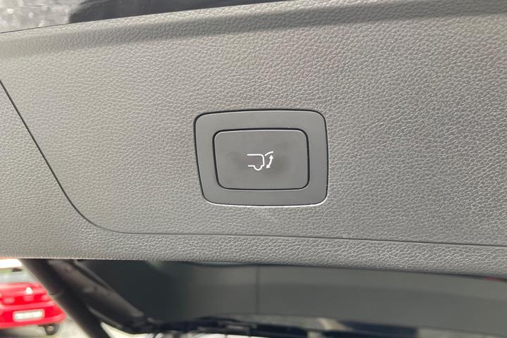 Sort Maxus Euniq6 fra 2022
