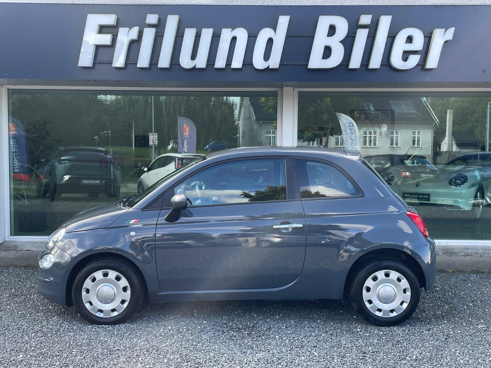 Grå Fiat 500 fra 2017