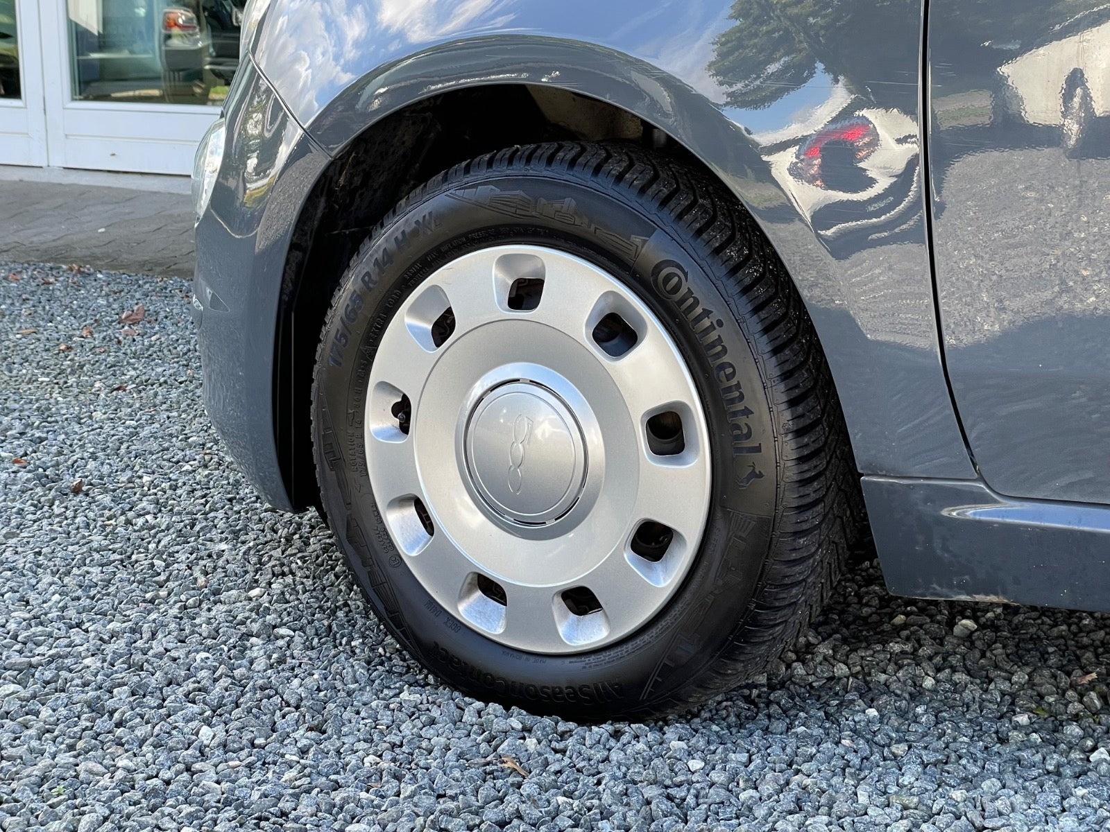 Grå Fiat 500 fra 2017