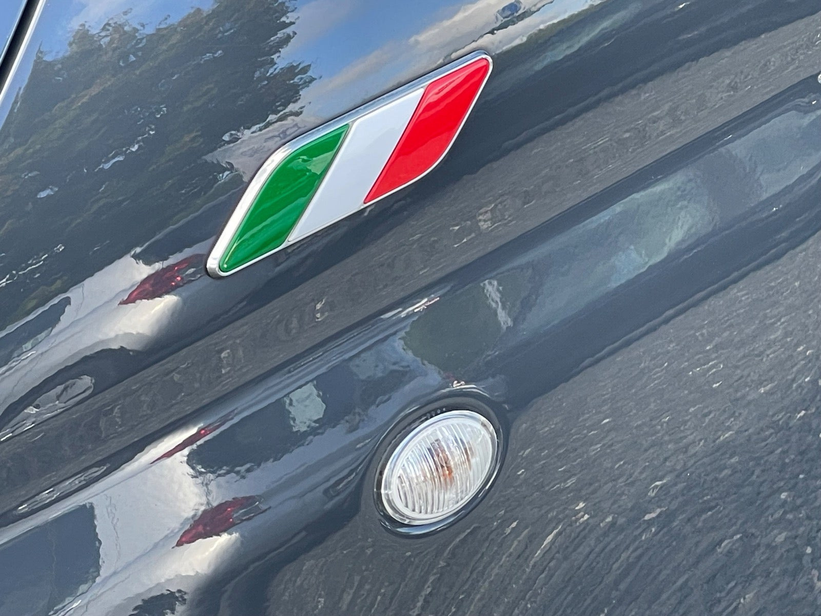 Grå Fiat 500 fra 2017