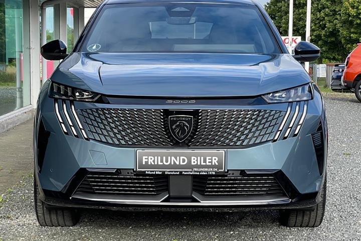 Grå Peugeot e-3008 fra 2024