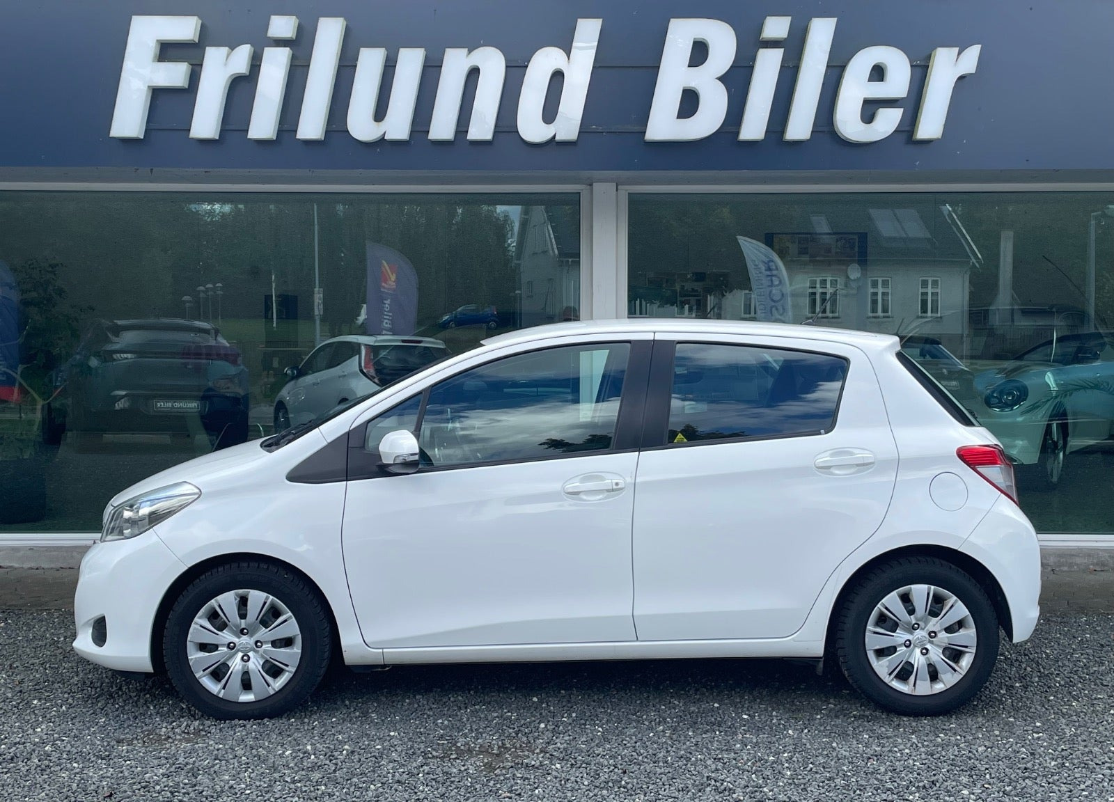 undefined Toyota Yaris fra 2011