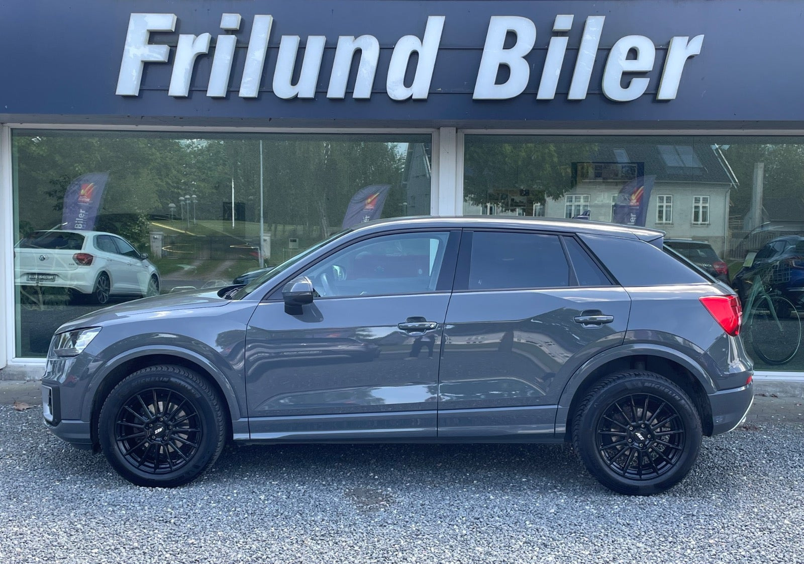 Grå Audi Q2 fra 2020