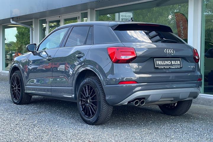 Grå Audi Q2 fra 2020