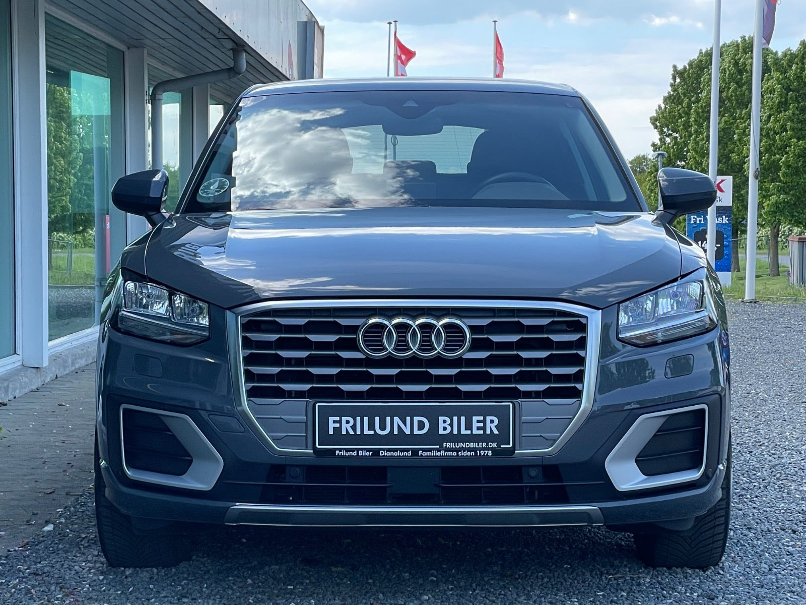 Grå Audi Q2 fra 2020
