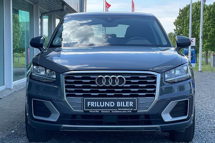 Grå Audi Q2 fra 2020