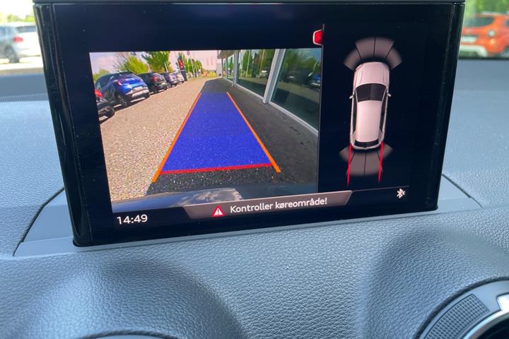 Grå Audi Q2 fra 2020