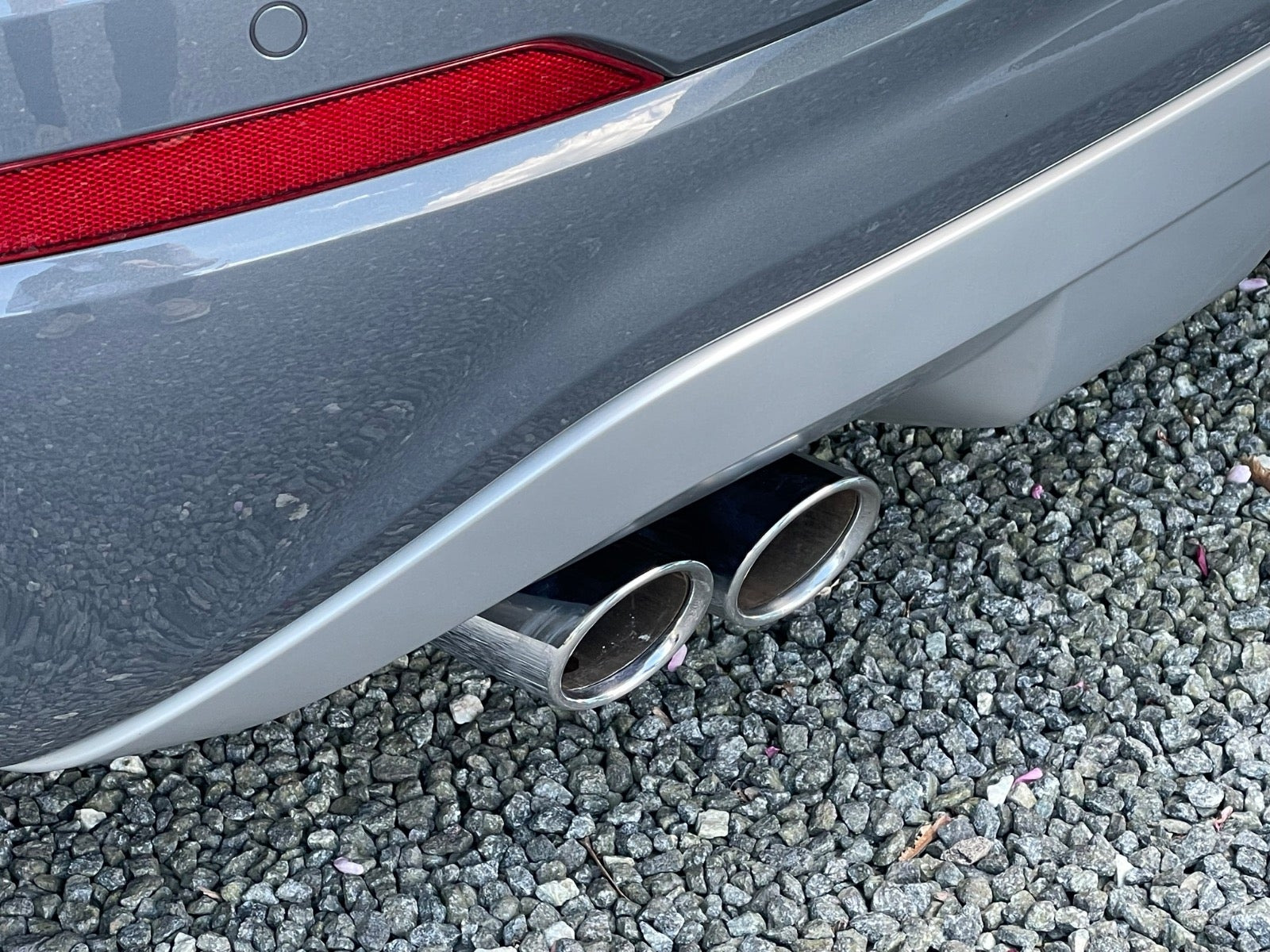 Grå Audi Q2 fra 2020