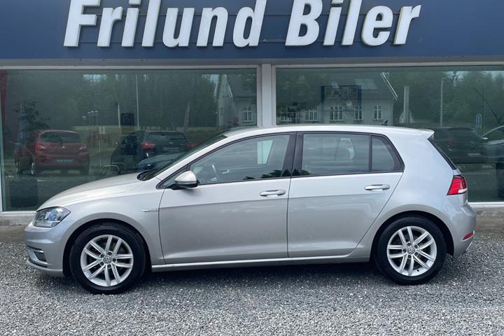Beige VW Golf VII fra 2019