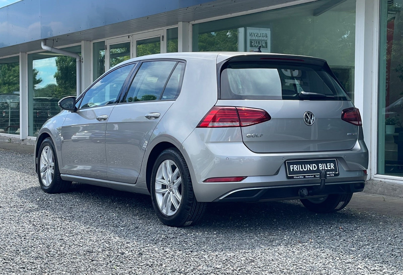 Beige VW Golf VII fra 2019
