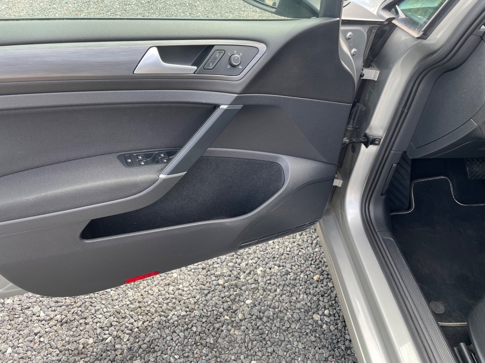 Beige VW Golf VII fra 2019