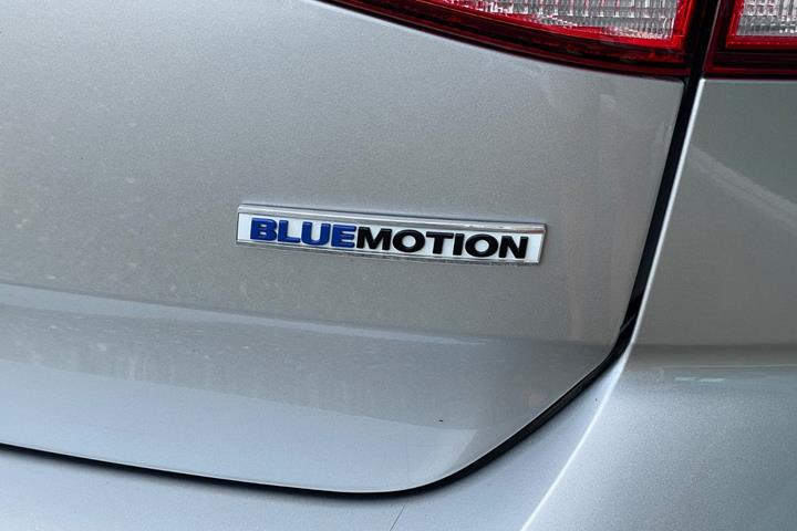 Beige VW Golf VII fra 2019