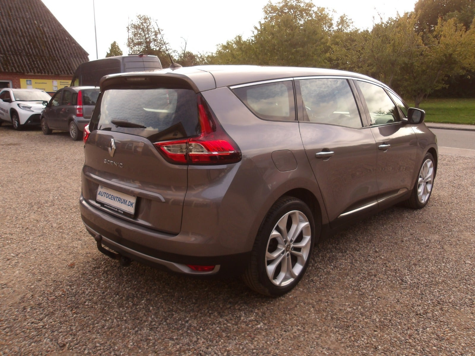 Grå Renault Grand Scenic IV fra 2018