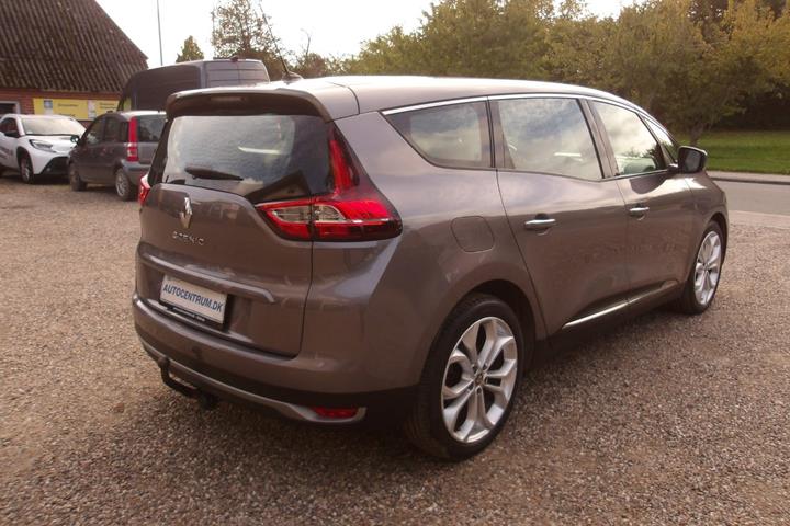 Grå Renault Grand Scenic IV fra 2018