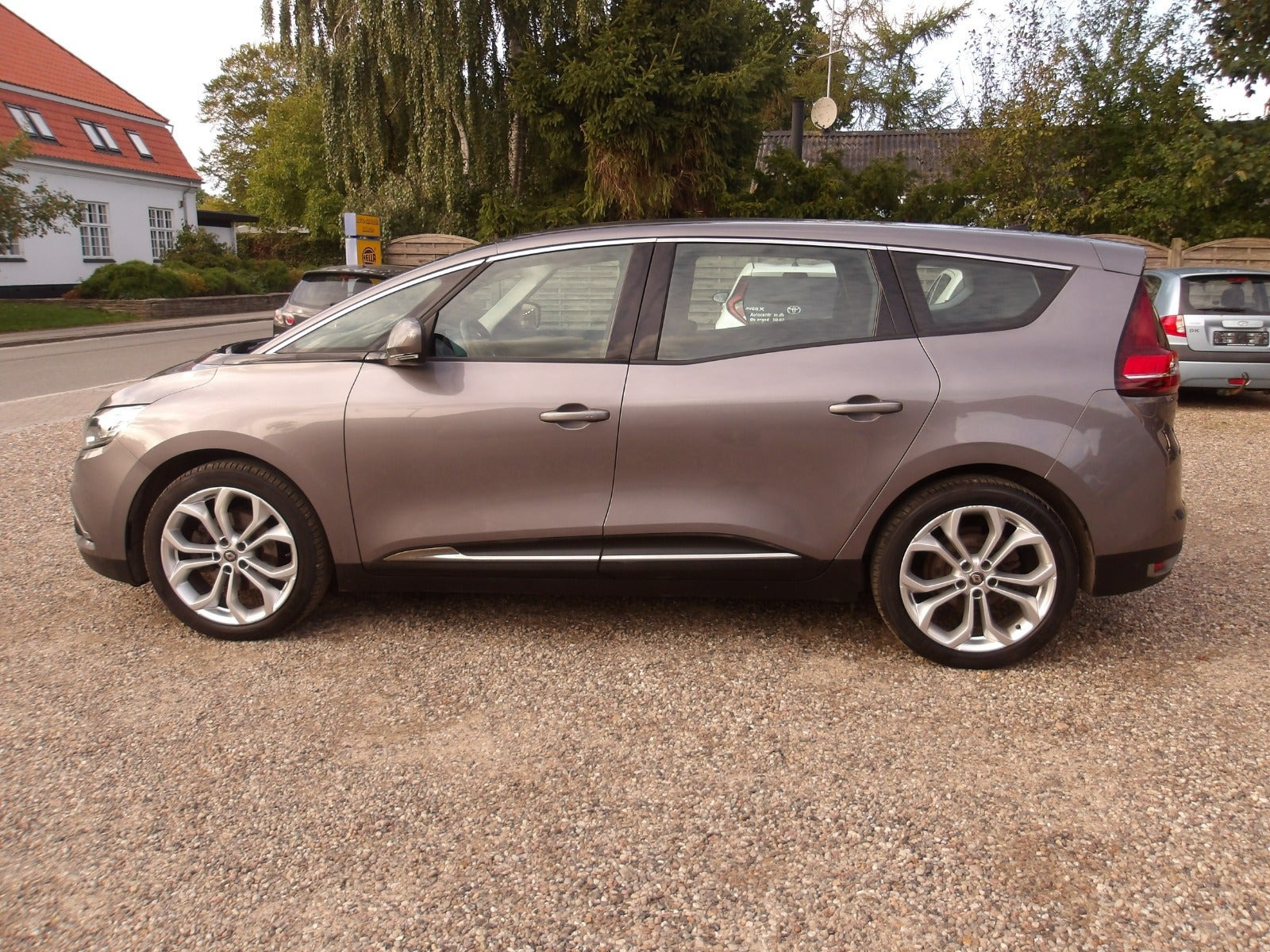 Grå Renault Grand Scenic IV fra 2018